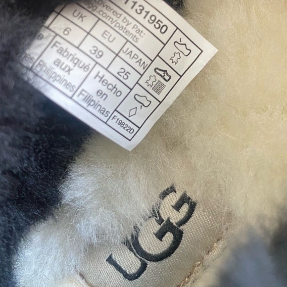 UGG black faux fur sugar sole slippers!🖤😎🖤hard to find but here they are!!! - Picture 8 of 10